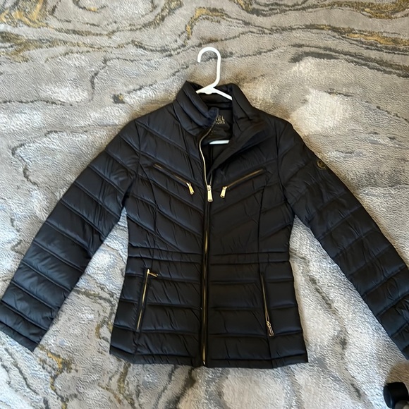 Michael Kors Jackets & Blazers - Michael Kors thin puffer jacket great condition practically new